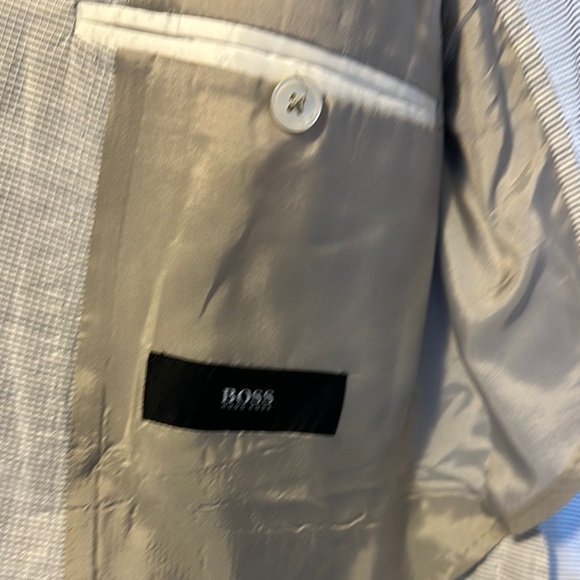 Men’s Hugo Boss Tan White Slim Fit Wool Blend w/thin stripes Suit Jacket - Picture 7 of 7